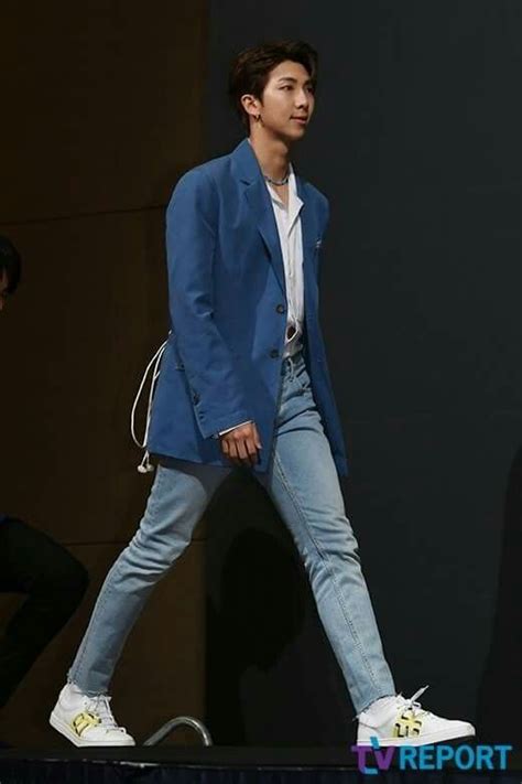 El 23 de febrero, big hit entertainment anunció que la conferencia de prensa global de bts por su nuevo ábum map of the soul: RM. BTS. Conferencia de prensa | Fotos de kim ...