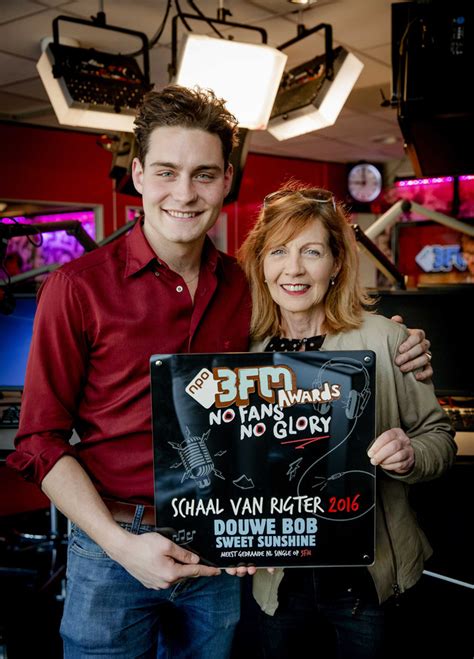 In gesprek met grazia maakt douwe bekend dat hij en anouk op dit moment niet samen zijn. Douwe Bob: Heel belangrijk dat vriend Stijn hier is | Foto ...