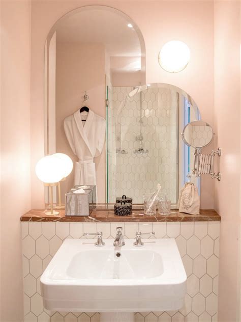 Comment décorer une salle de bain rose poudré - Joli Place