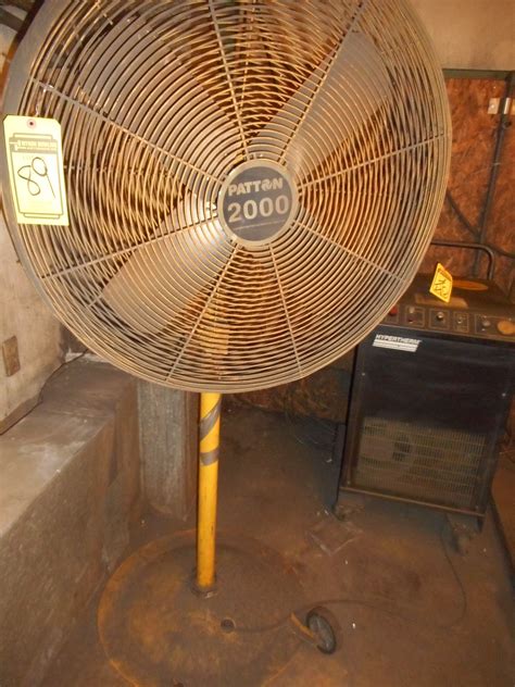 Patton 2000 30 Floor Fan