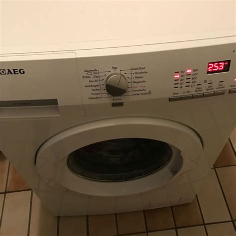 Liegt ein schalter anders als alle anderen, so ist eine sicherung „rausgeflogen wie man so schön sagt und die waschmaschine geht nicht an, weil sie keinen strom hat. Waschmaschine AEG legt nicht los..? (defekt, Lavamat)