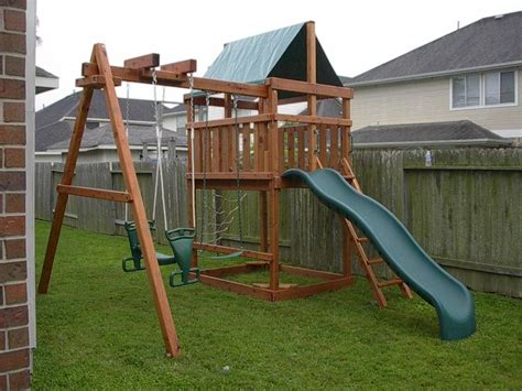 Complete with a drawbridge, a specialized ladder, monkey bars, a slide and a couple of swings you get the whole deal here. How to Build DIY Wood Fort and Swing Set Plans From Jack's ...