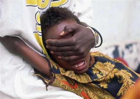 In Africa Inizia La Stagione Del Taglio La Mutilazione Genitale A