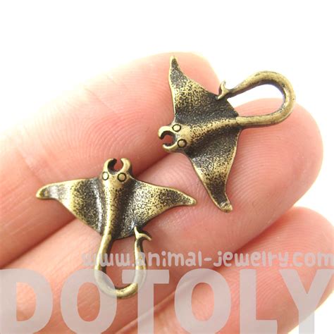 Small Stingray Sting Ray Sea Creature Animal Stud Earrings In Bronze