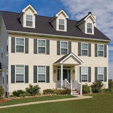 Cream Vinyl Siding And Green Shutters Shutters Exterior Green