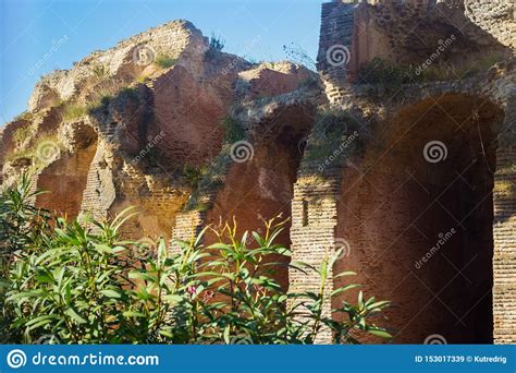 Ruines De Flavian Amphitheater Dans Pozzuoli Image Stock Image Du