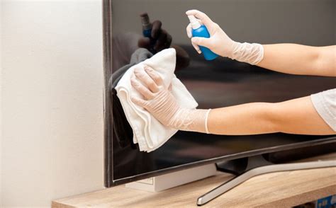 How To Clean A Tv Screen Lcd Oled Plasma And More White Glove Cleaner