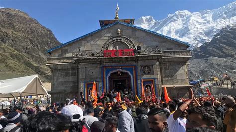 Kedarnath Dham भोले के दर्शन को हाथ जोड़े पहुंच रहे भक्‍त बारिश