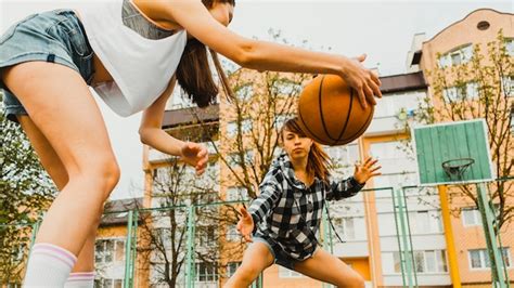 Meisjes Spelen Basketbal Gratis Foto