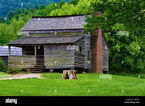 An Old Settlers Homestead Cabin In Cades Cove Valley In Tennessees