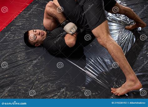 Man Wrestlers Of Grappling Makes Submission Wrestling Practice