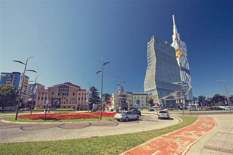 Ბათუმი bɑtʰumi) is the second largest city of georgia and the capital of the autonomous republic of adjara, located on the coast of the black sea in georgia's southwest. Orasul Batumi: Obiective turistice Georgia - Batumi ...