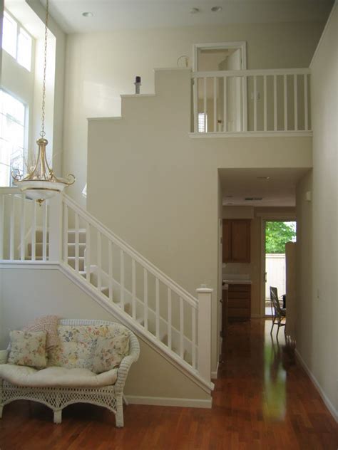 239 ivory porcelain is part of the benjamin moore classics®. Benjamin Moore paint color in "Putnam Ivory"My living room ...