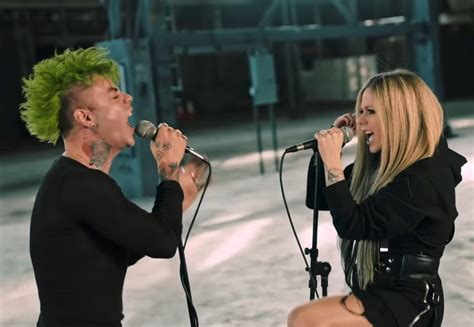 Mod Sun Y Avril Lavigne La Rockean En El En Rgico Video De Flames Pophaus