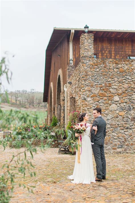 Winery Vow Renewal Inspiration With Autumn Leaves ⋆ Ruffled Autumn