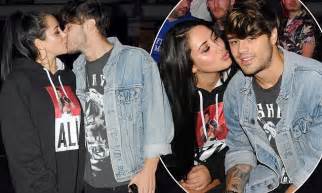 Aaron simpson was born on june 23, 1971 in detroit, michigan, usa. Marnie Simpson kisses Casey at Aaron Chalmers London fight ...