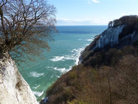 Find the perfect rügen kreidefelsen stock photos and editorial news pictures from getty images. Kreidefelsen in Rügen - Blick auf die Viktoriasicht Foto ...