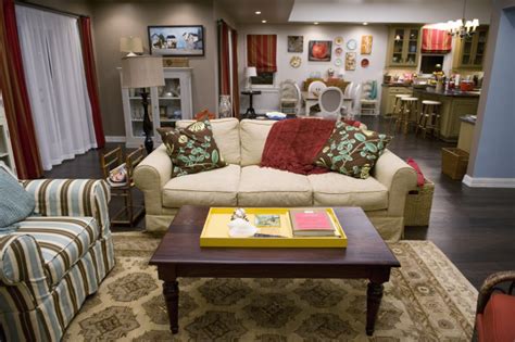 Dec 28, 2012 · in fact that show has three very different homes where most of the action takes place, but the one that stands out to me the most is the home of the dunphy family. Decorate Your Home In Modern Family Style: Phil And Claire ...