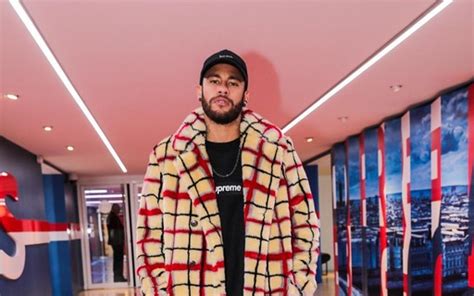 nejˈmaʁ dɐ ˈsiwvɐ ˈsɐ̃tus ˈʒũɲoʁ; Neymar Jr. cobra mais de R$ 3,2 milhões por post no ...