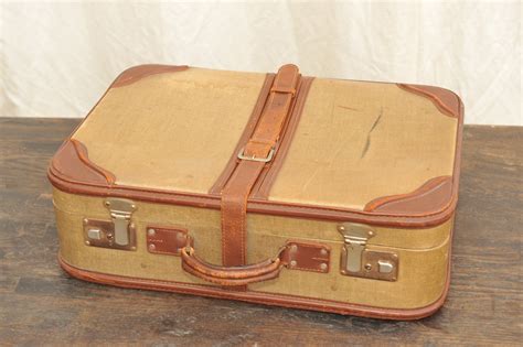 Antiker Koffer Vintage Antik Im Hof Antiker Koffer Antiker Koffer
