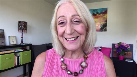 Video Older Woman Fun Eine Ltere Frau Bedeutet Spa Teil Telegraph