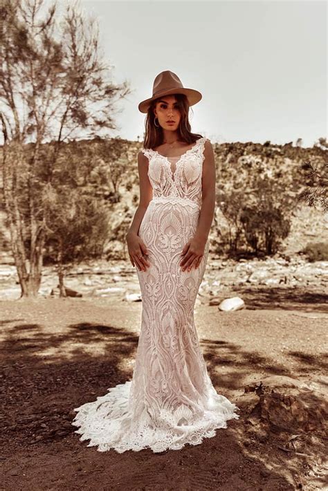 Einige technologien, die wir einsetzen, sind notwendig, um wichtige funktionalität bereitzustellen, z. Boho-Brautkleid-LaDonna | Form fitting wedding dress ...