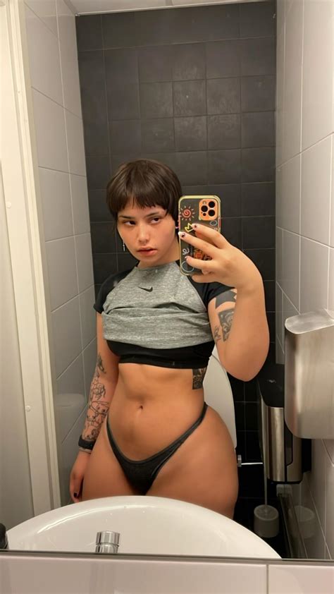 Linnea Linneathecake Nude Onlyfans Leaks 13 Photos Thefappening