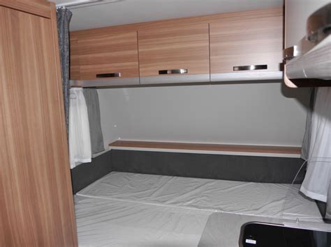 Wohnwagen bett umbauen der einfachste weg of erstellen ihr haus suchen neu wird zu verbessert die einrichtung mit jeder ahreszeit. Wohnwagen mit festem Bett und kleiner umbaubarer Sitzgruppe