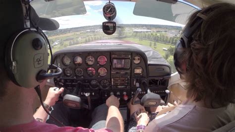 Aviation Gusting 20 Knot Crosswind Landing Youtube