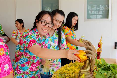 ทักทาย อวยพร ความสุข สุขภาพแข็งแรง ร่ำรวย ความรัก สวัสดี วันขึ้นปีใหม่ วันครอบครัว ของขวัญ สีชมพู สีแดง โดย หมิงหมิง และเพื่อนของเธอ : โรงพยาบาลวังสามหมอ | Wangsammo Hospital : ภาพกิจกรรม สุข ...