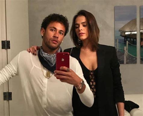 Neymar E Bruna Marquezine Se Encontram Em Show E Fãs Especulam Volta De Namoro Emais Estadão