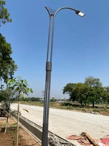 Mild Steel Dual Arm Street Light Poles Manufacturing 9m At Rs 5000