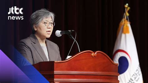 건강한 국민, 안전한 사회를 위해 귀 기울이는 대한민국 질병관리청 코로나19 대응에 최선을 다하겠습니다. 질병관리청 "연내 치료제·내년 백신…그때까지 버텨야" / JTBC ...
