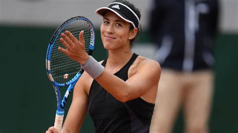 French Open 2018 Garbine Muguruza Eases Past Sam Stosur To Reach Last 16