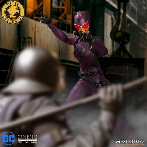 The Batman Universe – Purple Suit Catwoman One:12 Collective Available