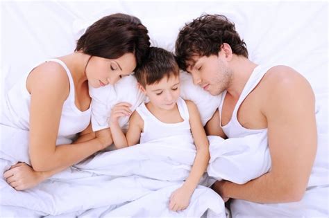 Можеби е почеток на крајот Сè повеќе родители спијат одвоено затоа што им е полесно поради