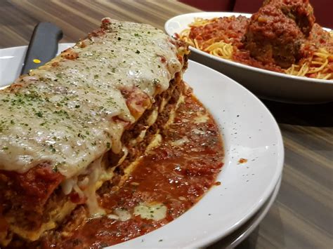 GASTRONOMY by Joy: Buca di Beppo's New Home in Manila Welcomes Family