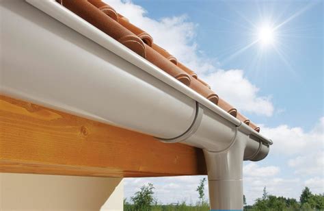 6 вариантов: как сделать оригинальный водосток для крыши