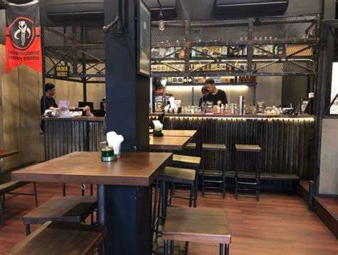 ±90m² (panjang 15m x 6m) luas bangunan: Restoran / tempat makan dengan tema Resto Artis ...