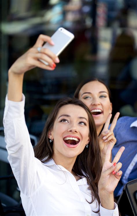Cara Bikin Foto Selfie Keren Gaya Selfie Kekinian