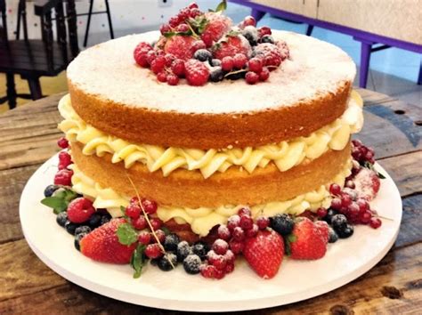 Confeitaria Dudalex Naked Cake Com Frutas Vermelhas E Receio De Creme