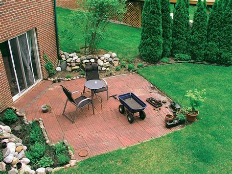 Die terrasse schafft einen einladenden übergang zwischen wohnraum und garten. Vorher-Nachher: Terrasse und Garten im neuen Gewand ...