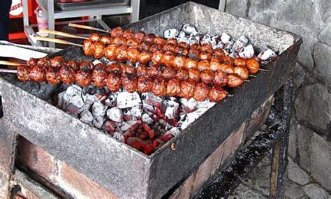Kebayang gak sob ada penjual jajanan rakyat berupa bakso bakar dengan omset sehari 2 juta rupiah (sebulan bisa 60 juta). 8 Bakso Paling Enak dan Murah di Malang, Alamat Warung ...