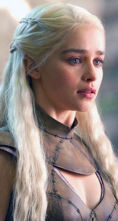 While game of thrones's daenerys targaryen has undoubtedly inspired innumerable women all over the world to embrace their inner queens, she's undoubtedly had her most profound impact on one in particular: Pin by Mêrìëm Mîmī on D A E N E R Y S | Emilia clarke ...