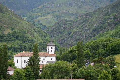 De biarritz à hendye sans oublier hossegor et st jean de luz, la côte basque est une destination tonique. ITXASSOU (Pays Basque Français) photo et image | paysages ...