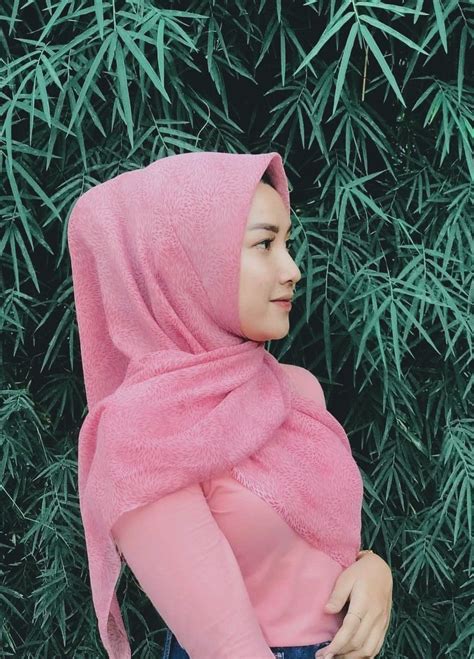 Pin Oleh Knt Di Hijab Mode Wanita Wanita Wanita Berlekuk