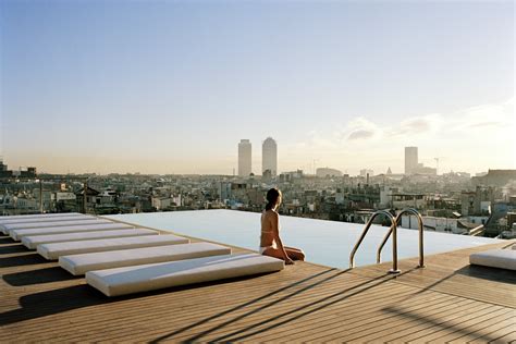 Featuring a stunning south facing vista across west london's skyline. The world's most incredible rooftop swimming pools - and ...