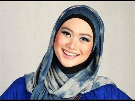 نقدم لك اليوم سيدتي أجمل قصات شعر مربعة للشعر القصير، بروشينغ للشعر الطويل، خصلات جانبية، خصلات على الجبهة… مجموعة حلوة من آخر صور صيحات قصات. كيف اختار ربطة و موديل الحجاب حسب شكل الوجه؟ - المرأة اون لاين