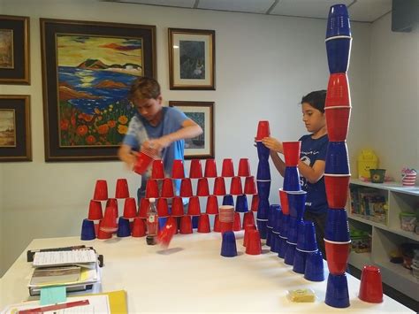 Los participantes tendrán entre 15 y 30 minutos para crear un artilugio alrededor del huevo. Juegos De Minuto Para Ganar Con Vasos - Tengo un Juego