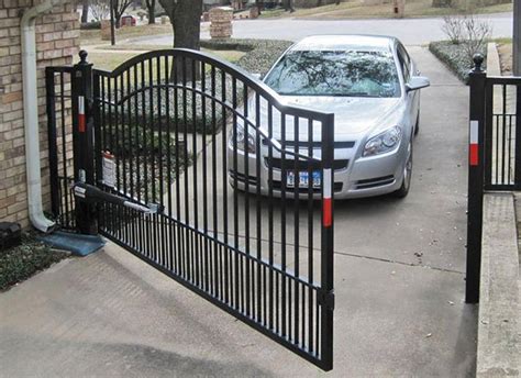 How To Choose The Right Front Gate For Your Driveway